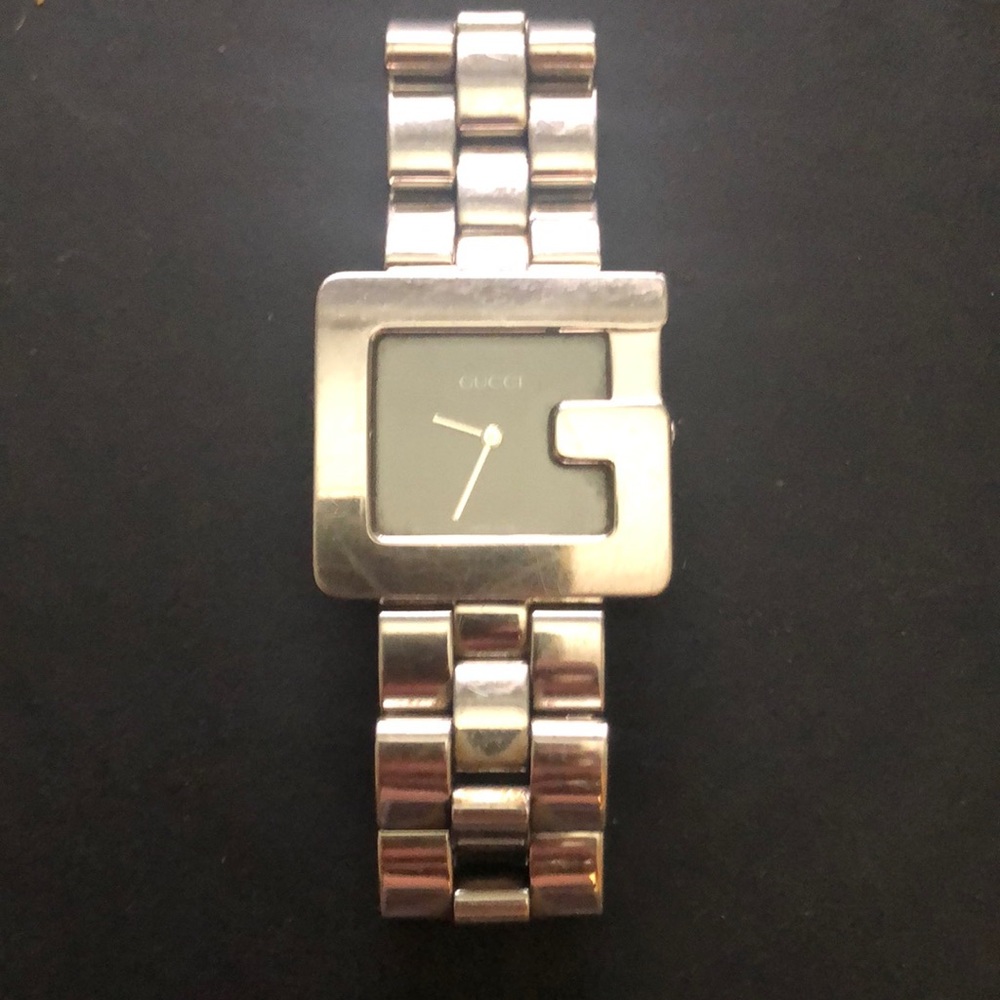 Vintage GUCCI Square “G” logo men’s watch! Stainless Steel.